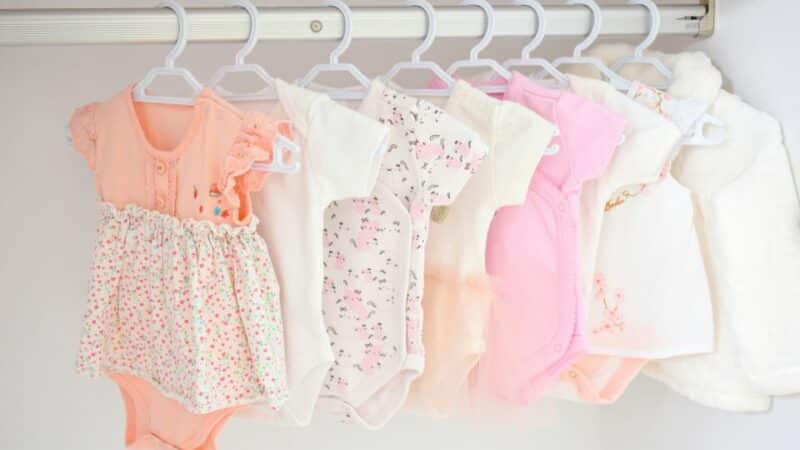 בגדים לתינוקת